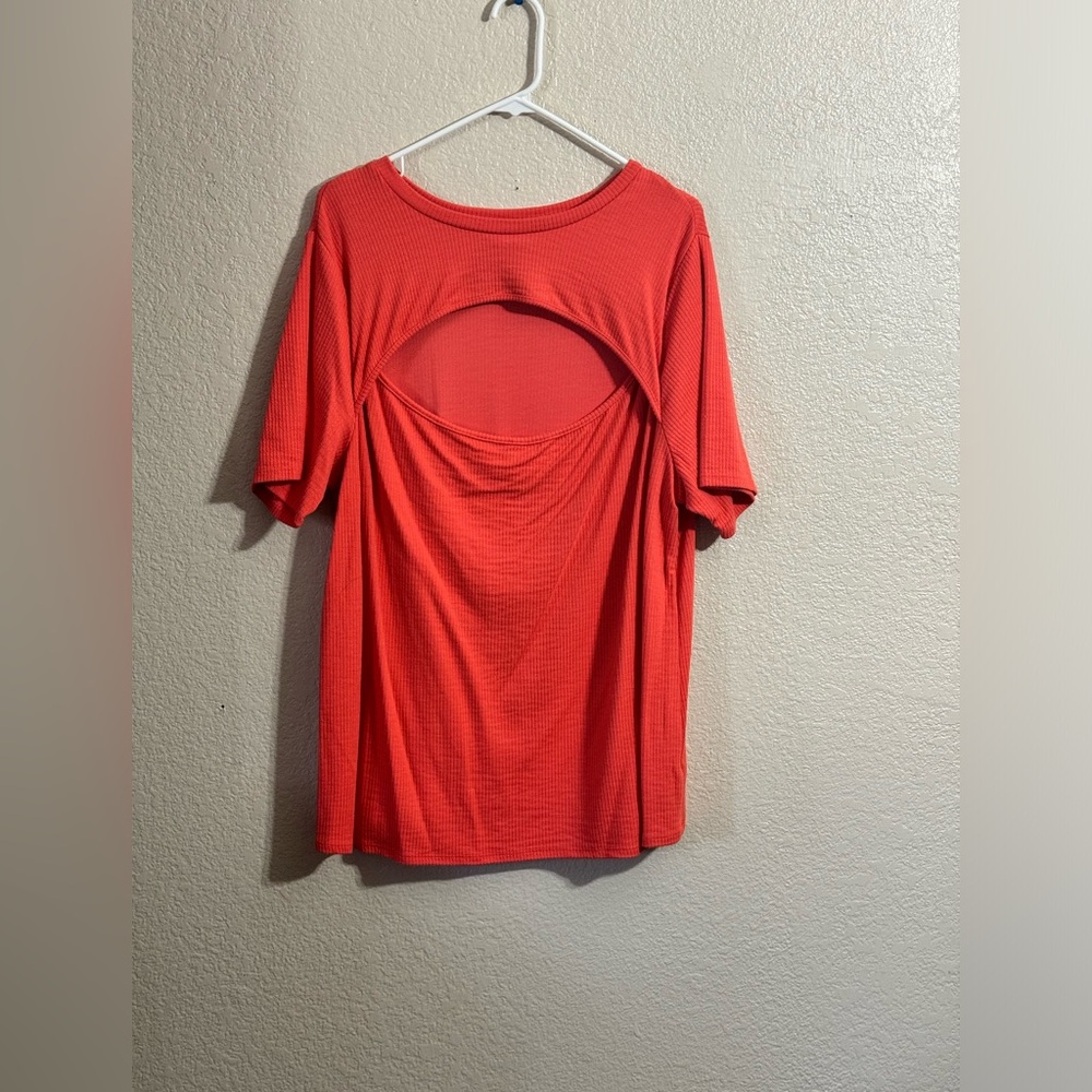 AVA VIV coral top. Camera makes it look pink. (orange)